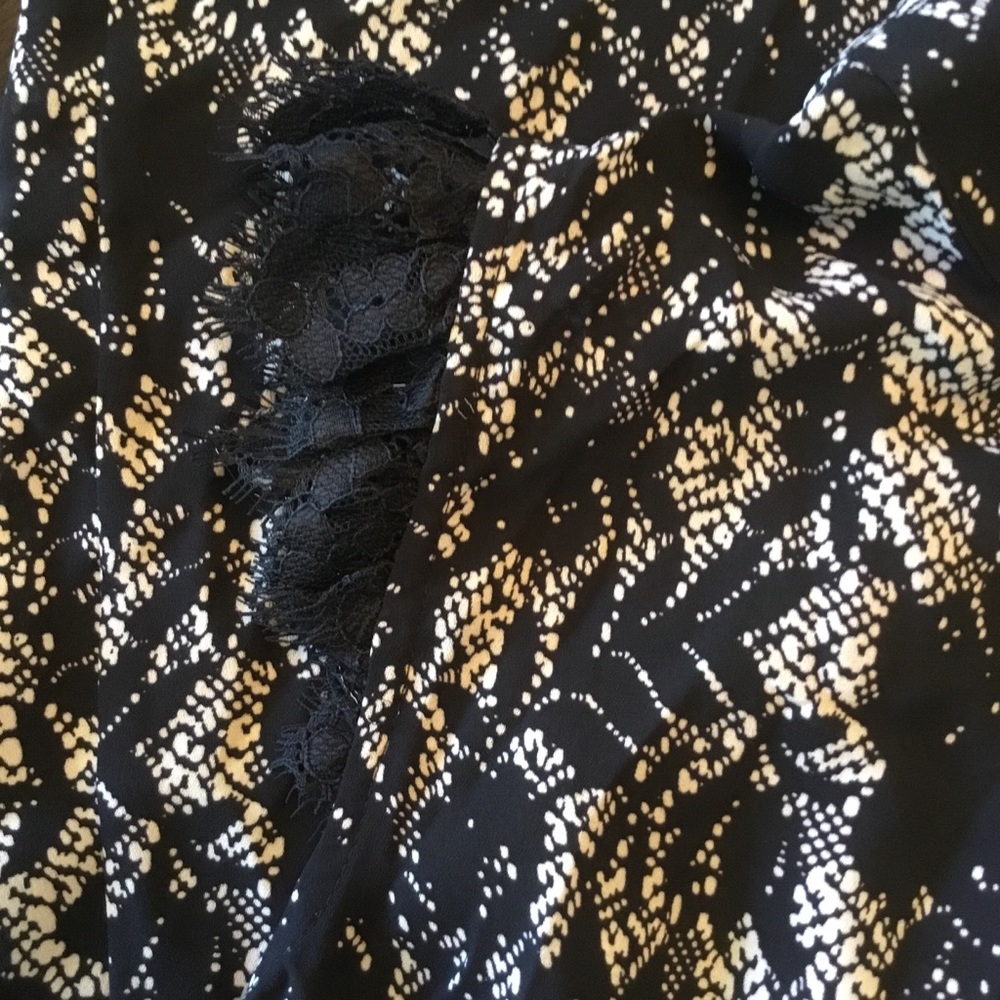 NWT Who What Wear Short Sleeve Cascade Lace Top - Picture 4 of 5